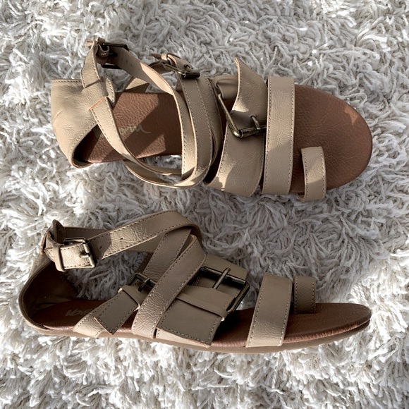 Volcom strappy sandals. Size 8. - Picture 2 of 3